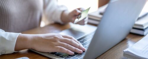 Se declara procedente el despido disciplinario de un encargado de tienda que realizó un pago de 3.980 euros a unos estafadores que se hicieron pasar por sus jefes