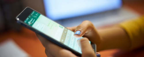 Sancionada una empresa por la APD por el envío de WhatsApp al móvil personal del trabajador