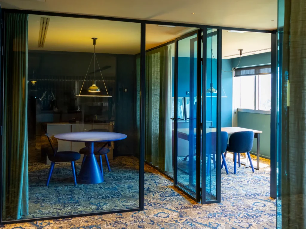 slide1-250517-204-red